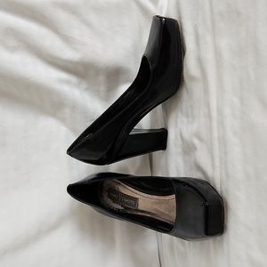 Vince Camuto black chunky heel pump 7.5